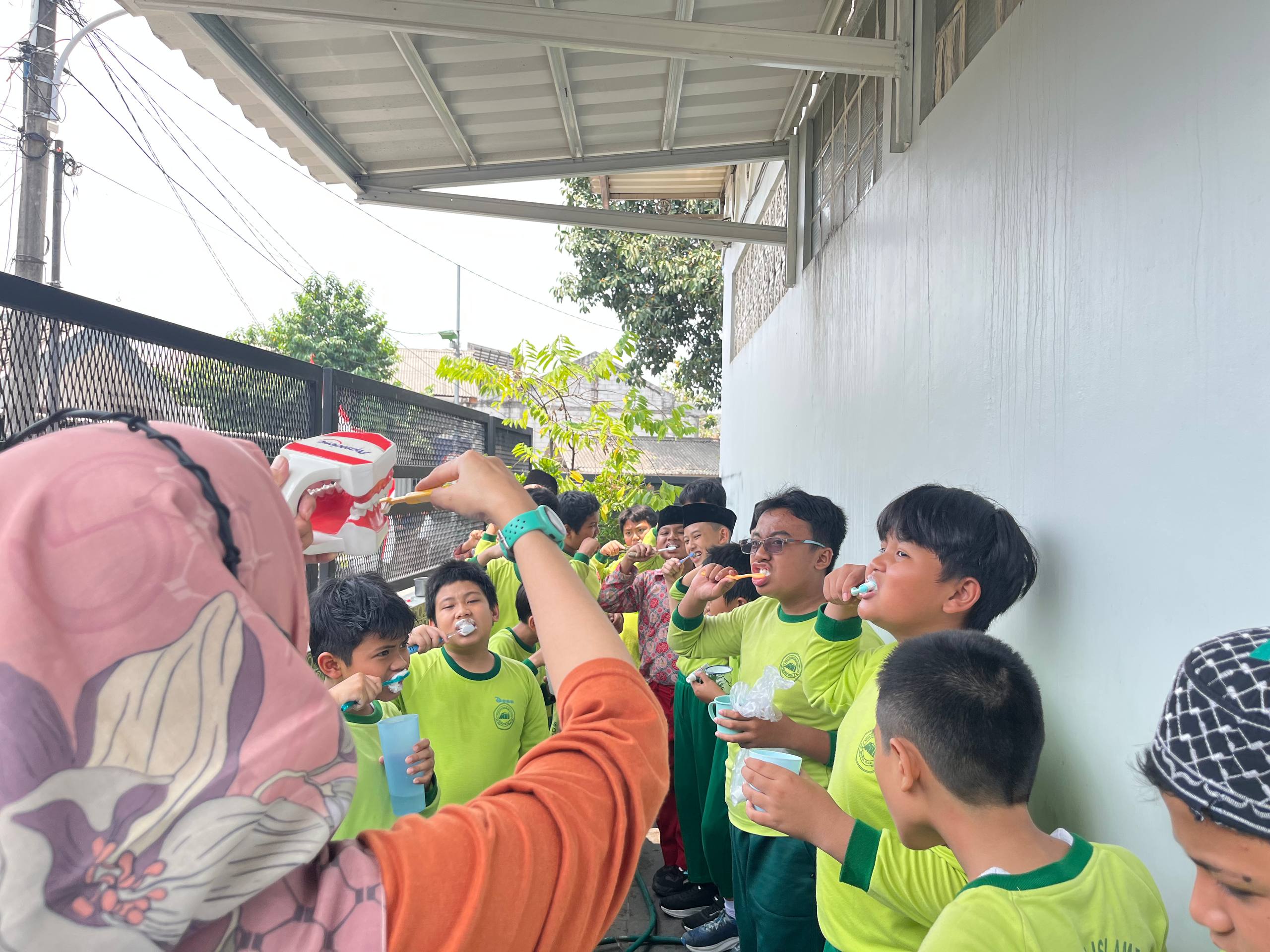 Bulan Imunisasi Anak Sekolah Bulan Imunisasi Anak Sekolah